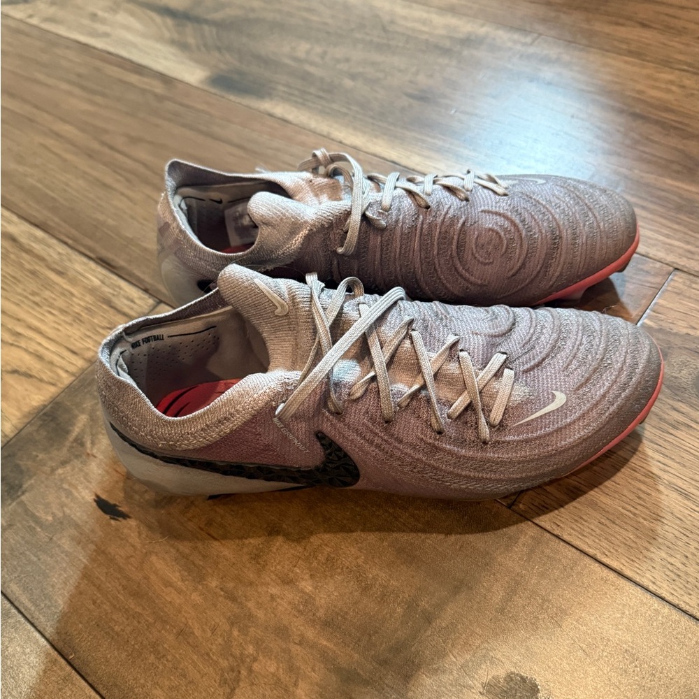 Nike Men's Gray and Red Athletic Shoes